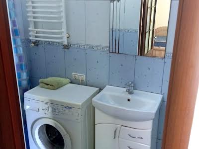 квартира за адресою Прихильна вул., 10