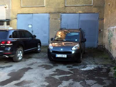 комерційна за адресою Молодіжна вул., 54