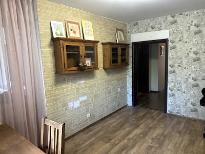 квартира за адресою Саперно-Слобідська вул., 8