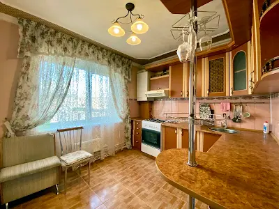 квартира за адресою Академіка Кримського вул., 4