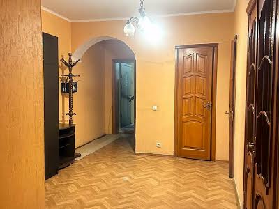 квартира за адресою Анни Ахматової вул., 16-Б
