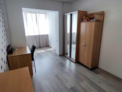 квартира за адресою Героїв просп., 18