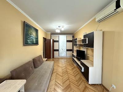 комерційна за адресою Святотроїцька вул., 23