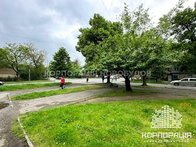 комерційна за адресою Загорська вул., 10-А