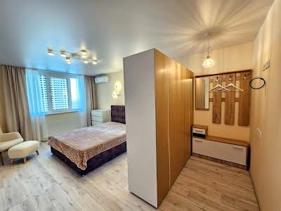 квартира за адресою Михайла Максимовича вул. (Онуфрія Трутенка), 32б