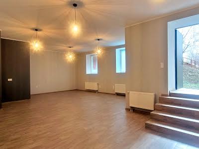 комерційна за адресою Теплична вул., 38