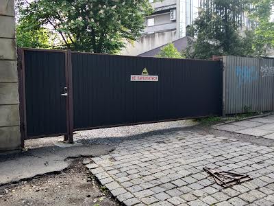 коммерческая по адресу Новаковского ул., 1