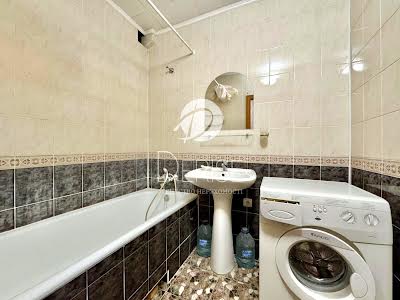 квартира за адресою Ревуцького вул., 42Б