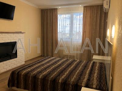 квартира по адресу Ревуцкого ул., 40г