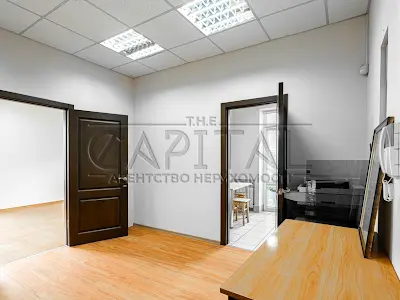 комерційна за адресою Оболонська вул., 21