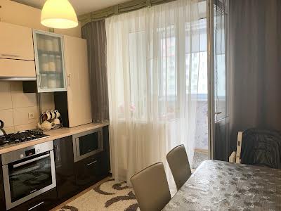 квартира за адресою Боголюбова вул., 4