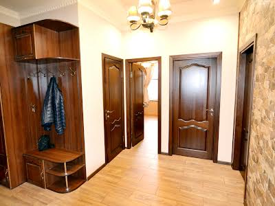 квартира за адресою Дмитра Луценка вул. (Крейсера 