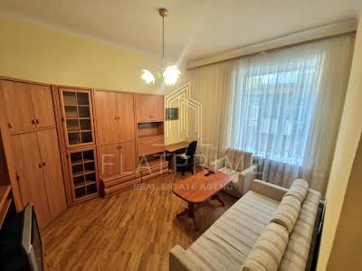 квартира за адресою Рейтарська вул., 7-Б