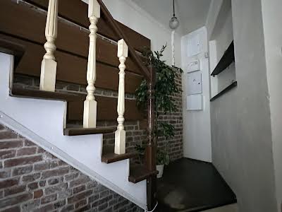 комерційна за адресою Різні пл., 4