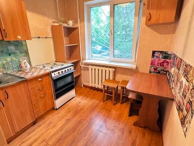 квартира за адресою Космонавтів вул., 44