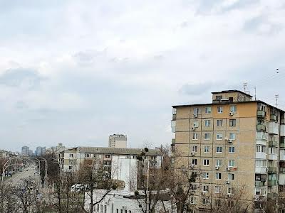 квартира по адресу Строителей ул., 17
