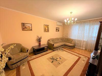 квартира за адресою Смілянська вул., 15