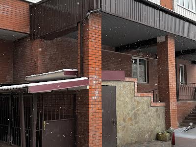 коммерческая по адресу Грушевського ул., 21