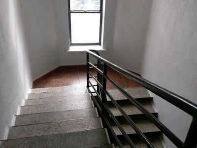 комерційна за адресою Парусна вул. (Героїв Сталінграду), 1