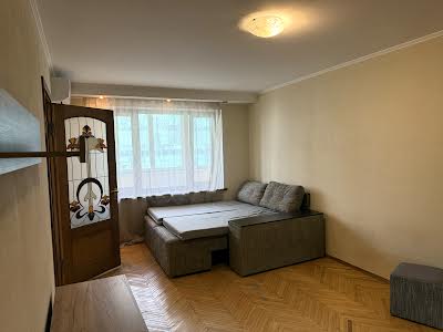 квартира за адресою Солом'янська вул., 8