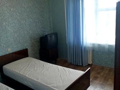 квартира за адресою Героїв полку 