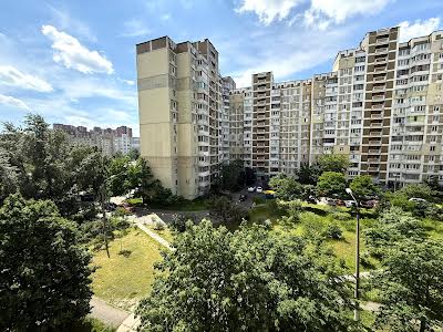 квартира за адресою Анни Ахматової вул., 6