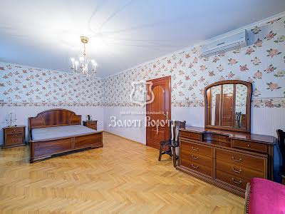 квартира за адресою Богатирська вул., 18а