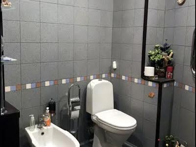 квартира за адресою Анни Ахматової вул., 33