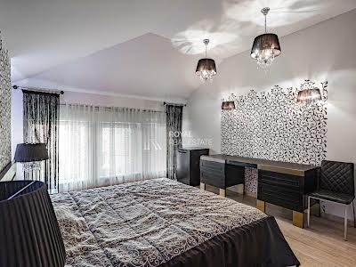 будинок за адресою с. Вишеньки, Садова вул., 3