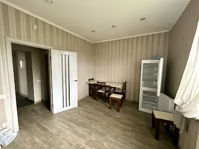 комерційна за адресою Південна, 8