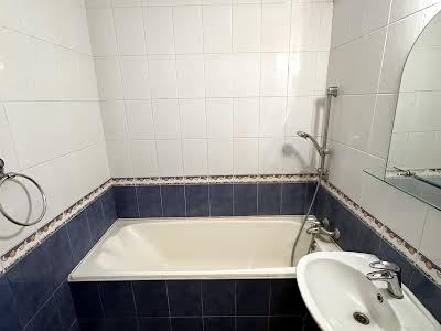 квартира за адресою Анни Ахматової вул., 6