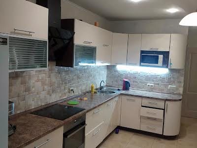 квартира по адресу Александра Попова ул., 3