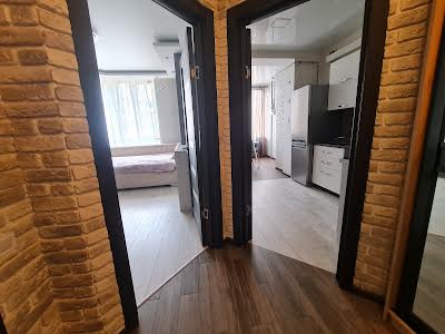 квартира за адресою Андрія Малишка вул. (Льва Толстого), 81