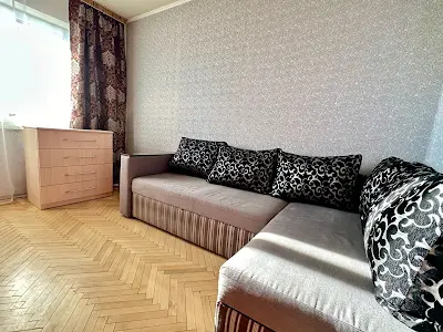 квартира за адресою Академіка Глушкова просп., 49