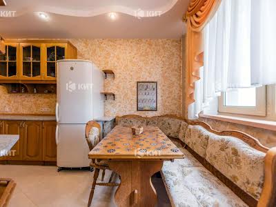 квартира за адресою Наталії Ужвій вул., 112