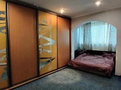 квартира за адресою Анни Ахматової вул., 43