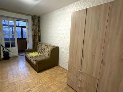 квартира за адресою Салютна вул., 4-А