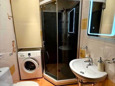 квартира за адресою Анни Ахматової вул., 13а