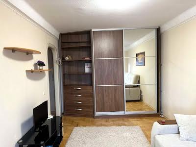 квартира за адресою Дегтярівська вул., 10
