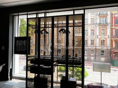 комерційна за адресою Володимирська вул., 38