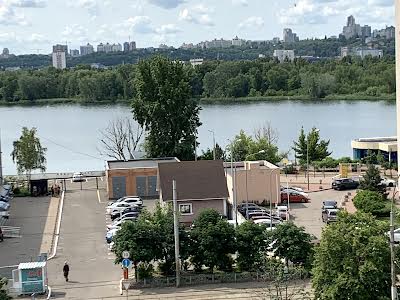 квартира за адресою Героїв полку 