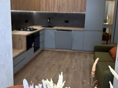 квартира по адресу Молодіжна ул., 8