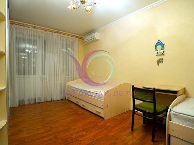 квартира за адресою Івасюка, 30