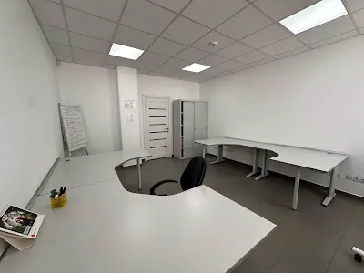 комерційна за адресою Малоголосківська вул., 8д