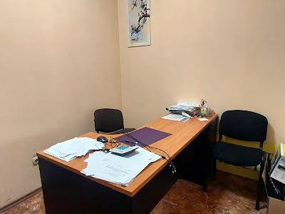комерційна за адресою Космонавтів вул., 31