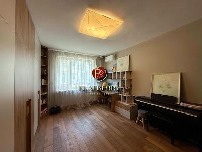 квартира по адресу Межигорская ул., 28