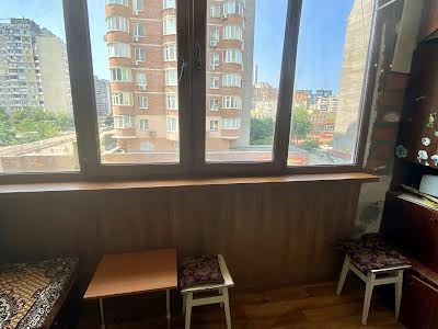 квартира за адресою Срібнокільська вул., 8-А