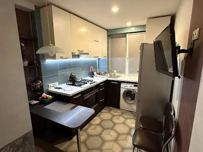 квартира за адресою Романа Атаманюка вул., 21