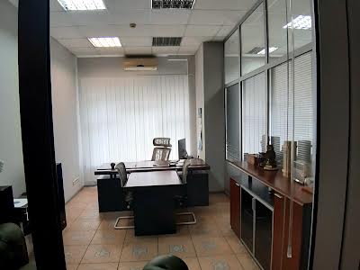 комерційна за адресою Саперно-Слобідська вул., 8