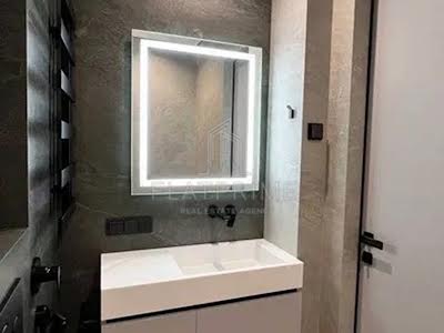 квартира за адресою Салютна вул., 2-Б